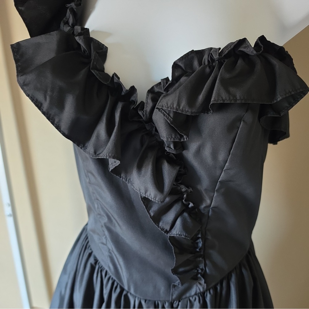 Vintage Black Ruffle Party Dress Made in USA – Size 7/8 – Classic 80s Silhouette - Picture 16 of 16